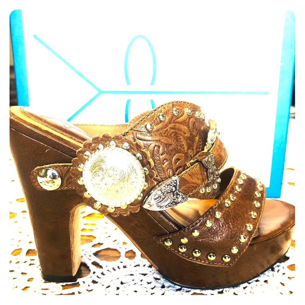 Size 7 Concho “Spur of the moment” leather heels